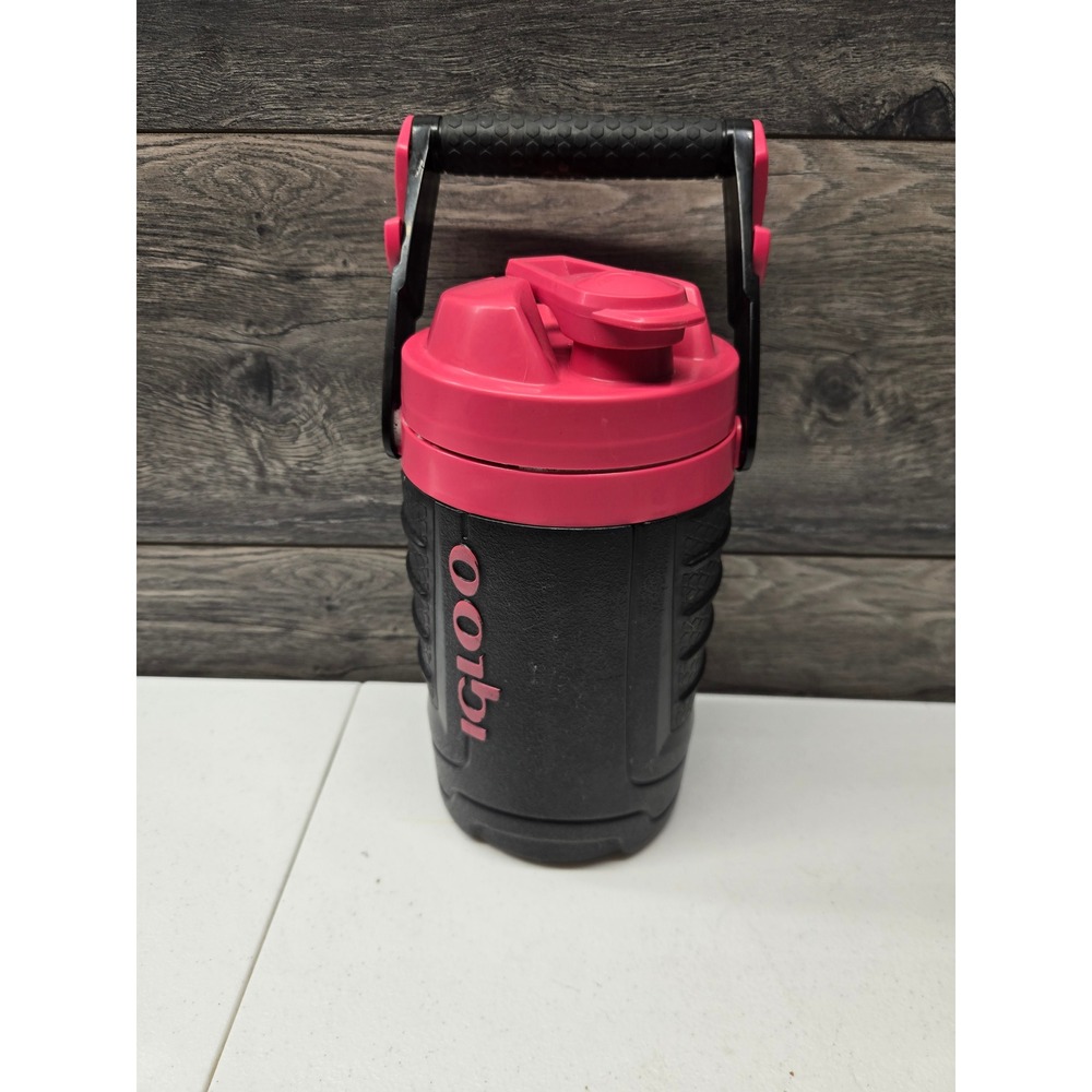 Igloo Sport 1/2 Gallon Insulated Water Jug Beverage Cooler Black Pink Handle